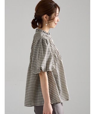 Te chichi スタンドフリル5分袖シャーリングブラウス ベージュ