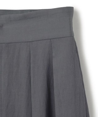 uncrave ドレープツイル ワイドパンツ ブルーグレー（佐藤晴美さん着用）