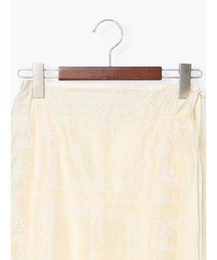 Te chichi チーフ刺繍ラップスカート付きパンツ オフホワイト