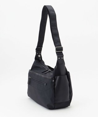 Y'SACCS 【ナイロンタフタ×リサイクルレザー】デイリーショルダー　Mサイズ ブラック