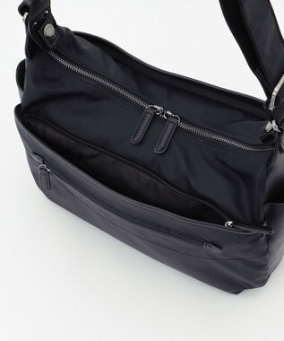 Y'SACCS 【ナイロンタフタ×リサイクルレザー】デイリーショルダー　Mサイズ ブラック