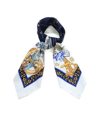 Marca ＜新柄！＞【伝統横濱スカーフ】星の神話 大判 シルクツイル スカーフ シルバーグレー