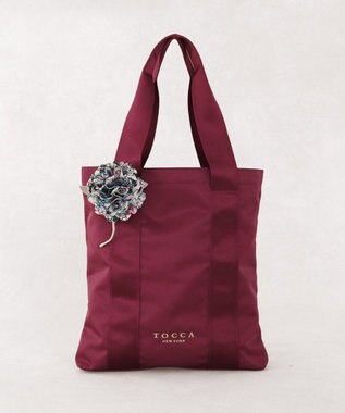 TOCCA 【アップサイクルコサージュ付き・美香＆Lovécoコラボ・数量限定・A4サイズ対応】FLOWER IN HEART BAG バッグ ボルドー×カーネーション