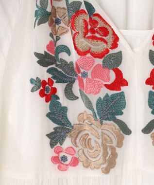 GRACE CONTINENTAL フラワー刺繍ギャザートップ ホワイト