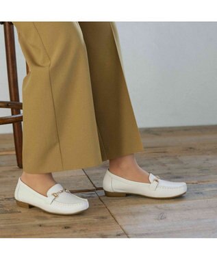 ing <ing>【３E】【サスティナブル】ビット付きモカシューズ アイボリー