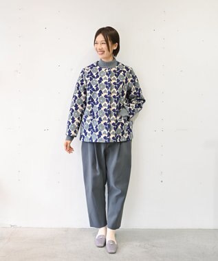 muuc 〈特別感溢れる全面刺繍〉庭椿の刺繍 ノーカラーショートコート 吸湿発熱 日本製 軽く希少な限定素材 ベージュブルー