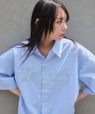 WEGO 【ユニセックス着用ITEM】オックスフォードダメージアップリケシャツ（SS） ブルーストライプ