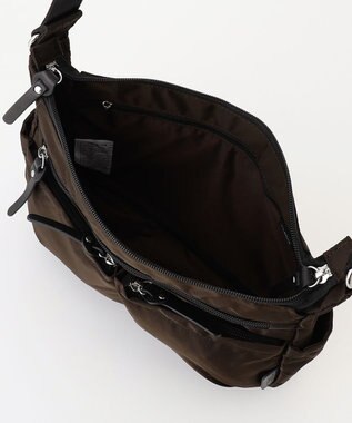 Y'SACCS トリプルポケットベーシックショルダー チョコ