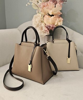 style code 【MERCURYDUO/マーキュリーデュオ】両アオリポケット　ハンドバッグ　キーリングチャーム付き アイボリー