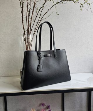 style code 【MERCURYDUO/マーキュリーデュオ】通勤、通学、リクルート両アオリポケットA4トートバッグ　キーチャーム付 ブラック