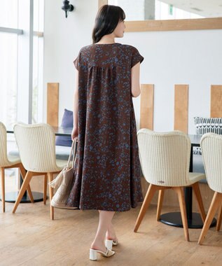 Tiaclasse L ボタニカル柄シャツワンピース ブラウン