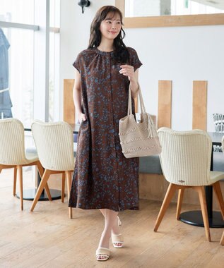 Tiaclasse L ボタニカル柄シャツワンピース ブラウン