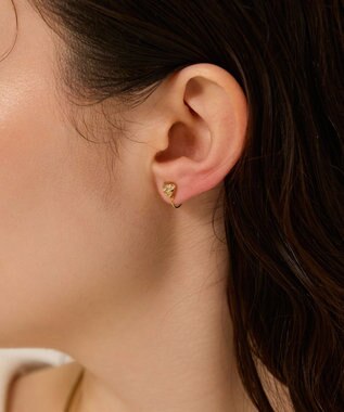 Phoebe 〈金属アレルギー対応/痛くないシリーズ〉モダントライアングルライトフィットイヤリング　ゴールド/ニッケルフリー ゴールド