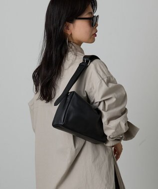 russet 【2025AW新作】レザースクエアショルダーバッグ(CE-1575) Black