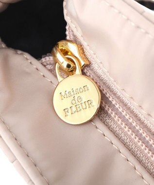 Maison de FLEUR 撥水加工フリルハンドルトートバッグ Grayish Pink