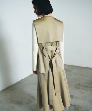 GRACE CONTINENTAL セーラーカラーサテンベスト ベージュ