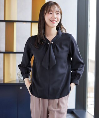 Tiaclasse L 取り外しパール付きボウタイブラウス ネイビー