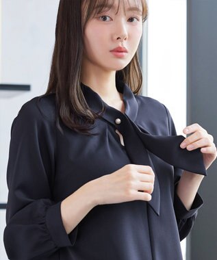 Tiaclasse L 取り外しパール付きボウタイブラウス ネイビー