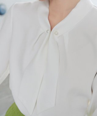 Tiaclasse L 取り外しパール付きボウタイブラウス オフホワイト