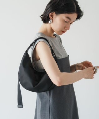 russet ナイロンラウンドショルダーバッグ (CE-1327-WEB) Black2