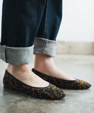 muuc イラカ柄刺繍のバレエシューズ ブラック