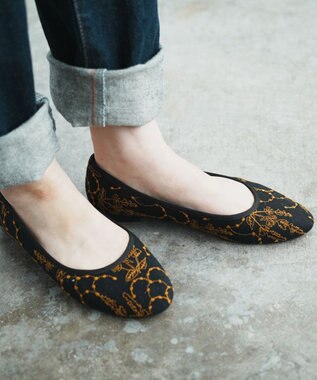 muuc イラカ柄刺繍のバレエシューズ ブラック