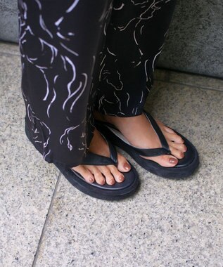 自由区 【CORSO ROMA】トングサンダル ブラック系