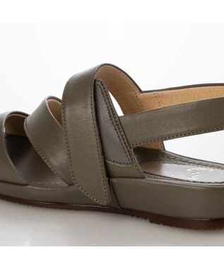 ing <ing>ベルトデザインサンダル カーキ