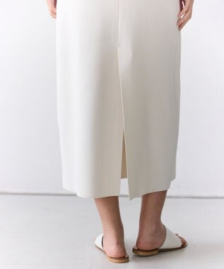 BEIGE， LABRADO / ダーツニット ロングワンピース Ecru