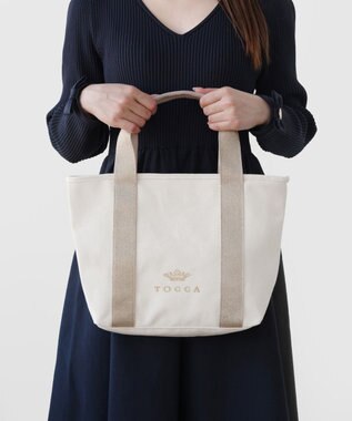 TOCCA 【WEB＆一部店舗限定】LUMINA STRADA CANVAS TOTE キャンバストートバッグ ベージュ×ゴールド
