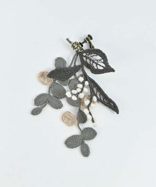 AND WOOL ミモザ刺繍のイヤリング グレー