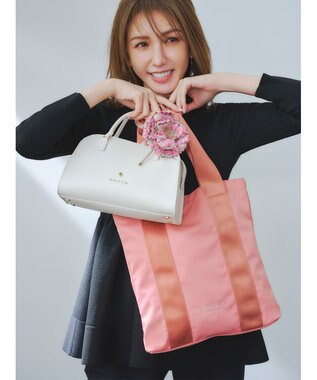 TOCCA 【アップサイクルコサージュ付き・美香＆Lovécoコラボ・数量限定・A4サイズ対応】FLOWER IN HEART BAG バッグ ピンク×アネモネ