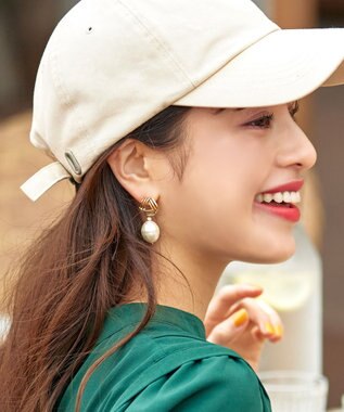 Tiaclasse 【ニッケル素材】大粒パール付き揺れピアス ゴールド