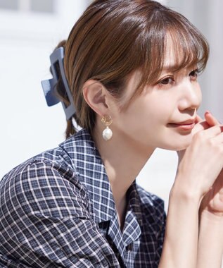 Tiaclasse 【ニッケル素材】大粒パール付き揺れピアス ゴールド