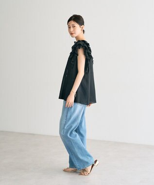 YECCA VECCA ラッフルVネックブラウス Black
