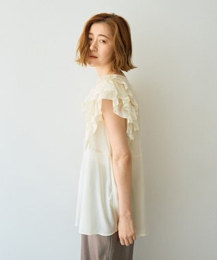 YECCA VECCA ラッフルVネックブラウス Black