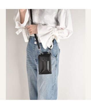 LA BAGAGERIE マルチスマホポシェット ブラック