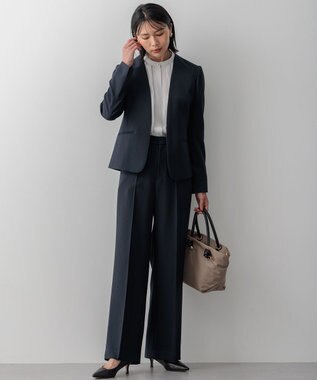 23区 【吸水速乾/UVケア/防シワ性】バックサテンアムンゼン パール釦 タック ブラウス ライトグレー系