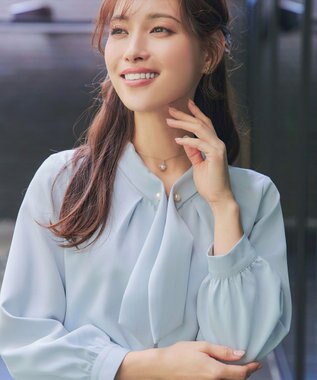 Tiaclasse L 取り外しパール付きボウタイブラウス サックス