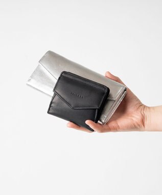 FOLNA RD ソフトレザー・ホイルレザー エンべロープ長財布 シルバー