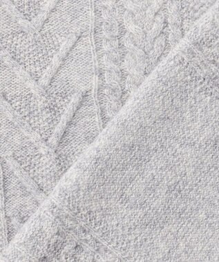 J.PRESS MEN ウール×カシミヤの上質素材【Cash Lamb's Wool】ケーブルクルーネック ニット_25年モデル ライトグレー系