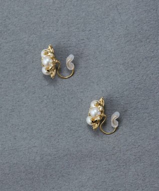 Phoebe 〈痛くないシリーズ/金属アレルギー対応〉パールブーケライトフィットイヤリング　小粒パール ホワイト