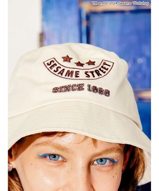 AMERICAN HOLIC 刺繍バケットハット／セサミストリート Ivory