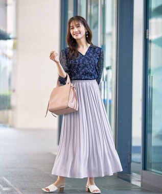 Tiaclasse L 【洗える】花柄Vネックブラウス ネイビー