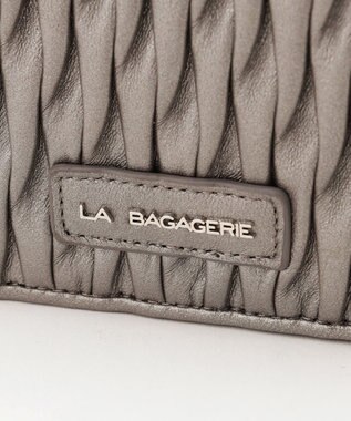 LA BAGAGERIE シープレザープリーツ加工二つ折り財布 ガンメタリック