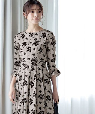 Tiaclasse 【安田美沙子さん着用・洗える】フラワーフロッキーワンピース グレージュ