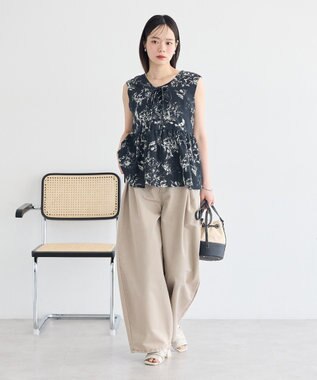 earth music&ecology 【セットアップ対応】前後2WAYフラワーノースリーブブラウス Black
