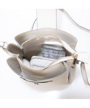 UNBILLION 【テレビ ドラマ着用アイテム】カシュカシュ cachecache / 3つ口縦型ショルダーバッグ アイボリー