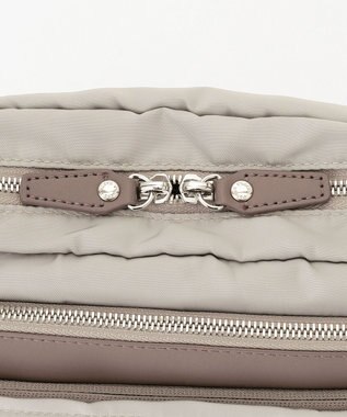 Y'SACCS ポリエステルツイル ショルダーバッグ グレージュ