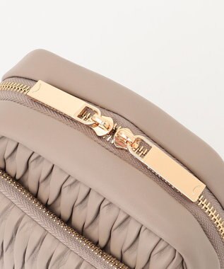 LA BAGAGERIE ランダムプリーツショルダーバッグ タテ グレージュ